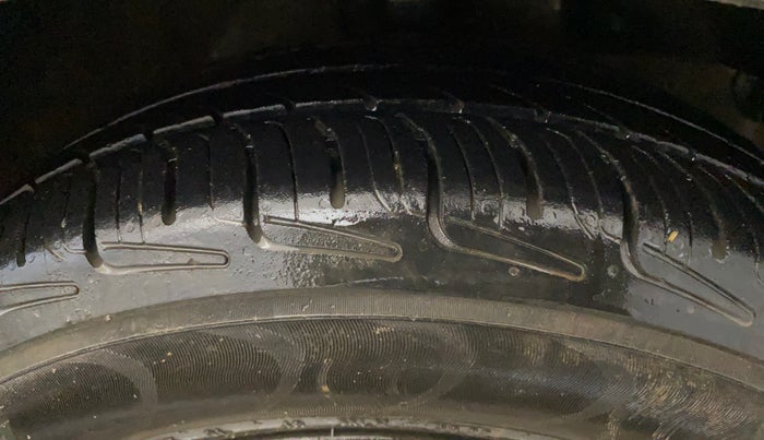 2017 Honda Amaze 1.2L I-VTEC S, CNG, Manual, 74,124 km, Right Front Tyre Tread