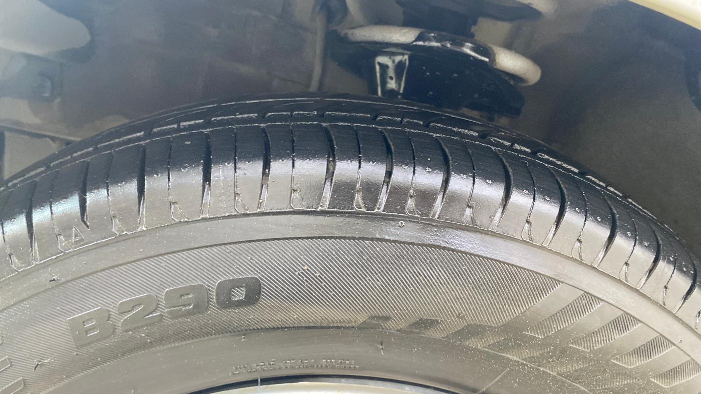 2012 Hyundai i10 ASTA 1.2 AT SUNROOF, Petrol, Automatic, 57,305 km, Left Front Tyre Tread