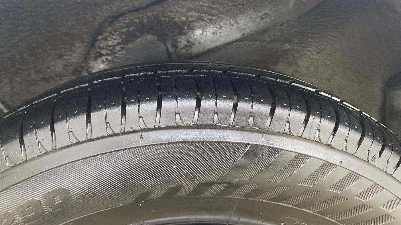 2012 Hyundai i10 ASTA 1.2 AT SUNROOF, Petrol, Automatic, 57,305 km, Left Rear Tyre Tread