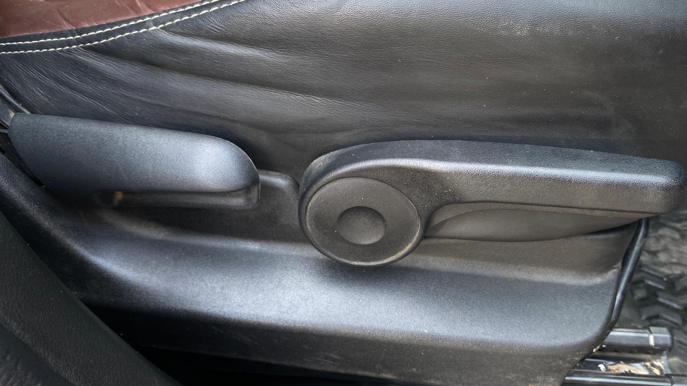 2020 Maruti Vitara Brezza ZXI PLUS, Petrol, Manual, 94,107 km, Driver Side Adjustment Panel