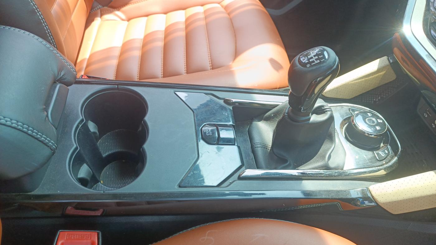 2021 Tata Safari XZ PLUS 6 S, Diesel, Manual, 38,740 km, Gear Lever