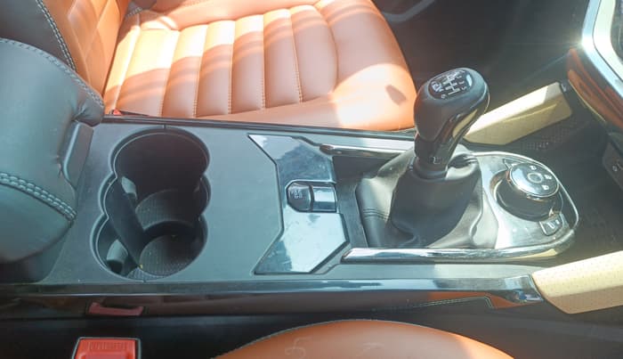 2021 Tata Safari XZ PLUS 6 S, Diesel, Manual, 38,740 km, Gear Lever
