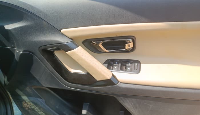 2021 Tata Safari XZ PLUS 6 S, Diesel, Manual, 38,740 km, Driver Side Door Panels Control