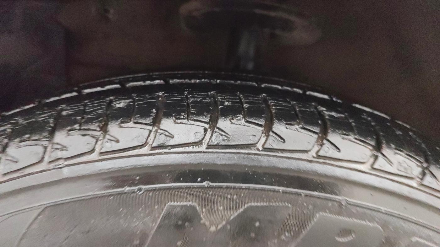 2017 Maruti Ertiga ZXI+, Petrol, Manual, 40,365 km, Left Front Tyre Tread