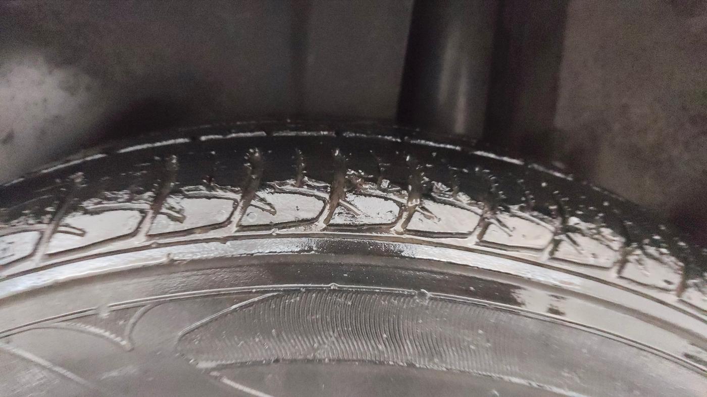 2017 Maruti Ertiga ZXI+, Petrol, Manual, 40,365 km, Left Rear Tyre Tread