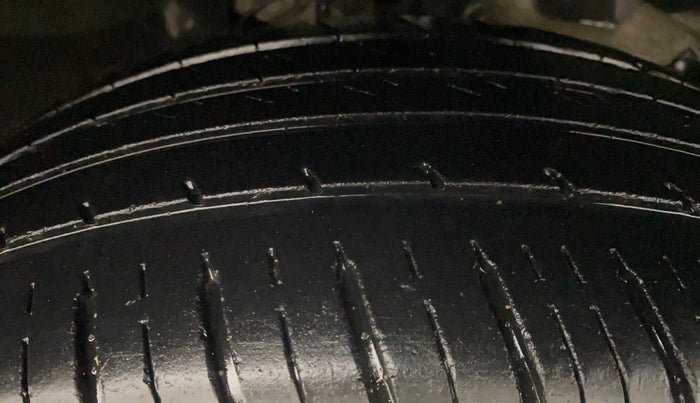 2016 Renault Duster 110 PS RXZ 4X2 AMT DIESEL, Diesel, Automatic, 32,040 km, Right Front Tyre Tread