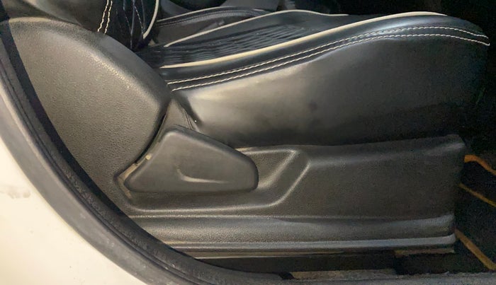 2020 Renault Kwid RXL, Petrol, Manual, 74,991 km, Driver Side Adjustment Panel