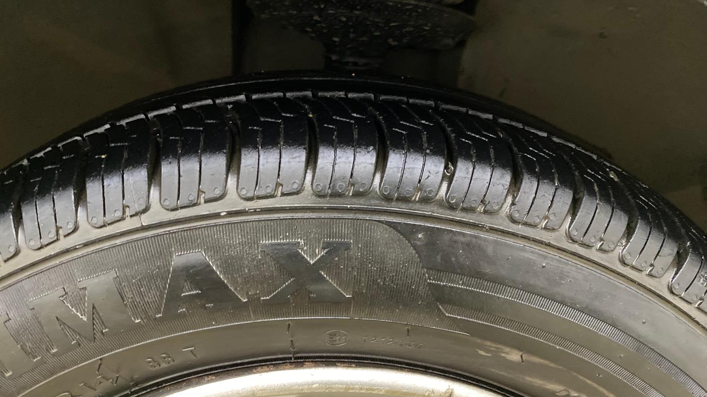 2013 Mahindra Verito 1.5 D4, Diesel, Manual, 1,27,378 km, Right Front Tyre Tread