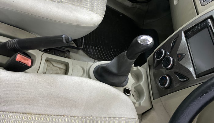 2013 Mahindra Verito 1.5 D4, Diesel, Manual, 1,27,281 km, Gear Lever