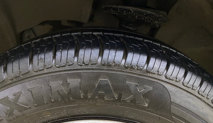 2013 Mahindra Verito 1.5 D4, Diesel, Manual, 1,27,281 km, Left Front Tyre Tread