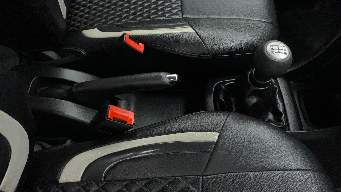 2015 Maruti Swift VXI, Petrol, Manual, 41,732 km, Gear Lever
