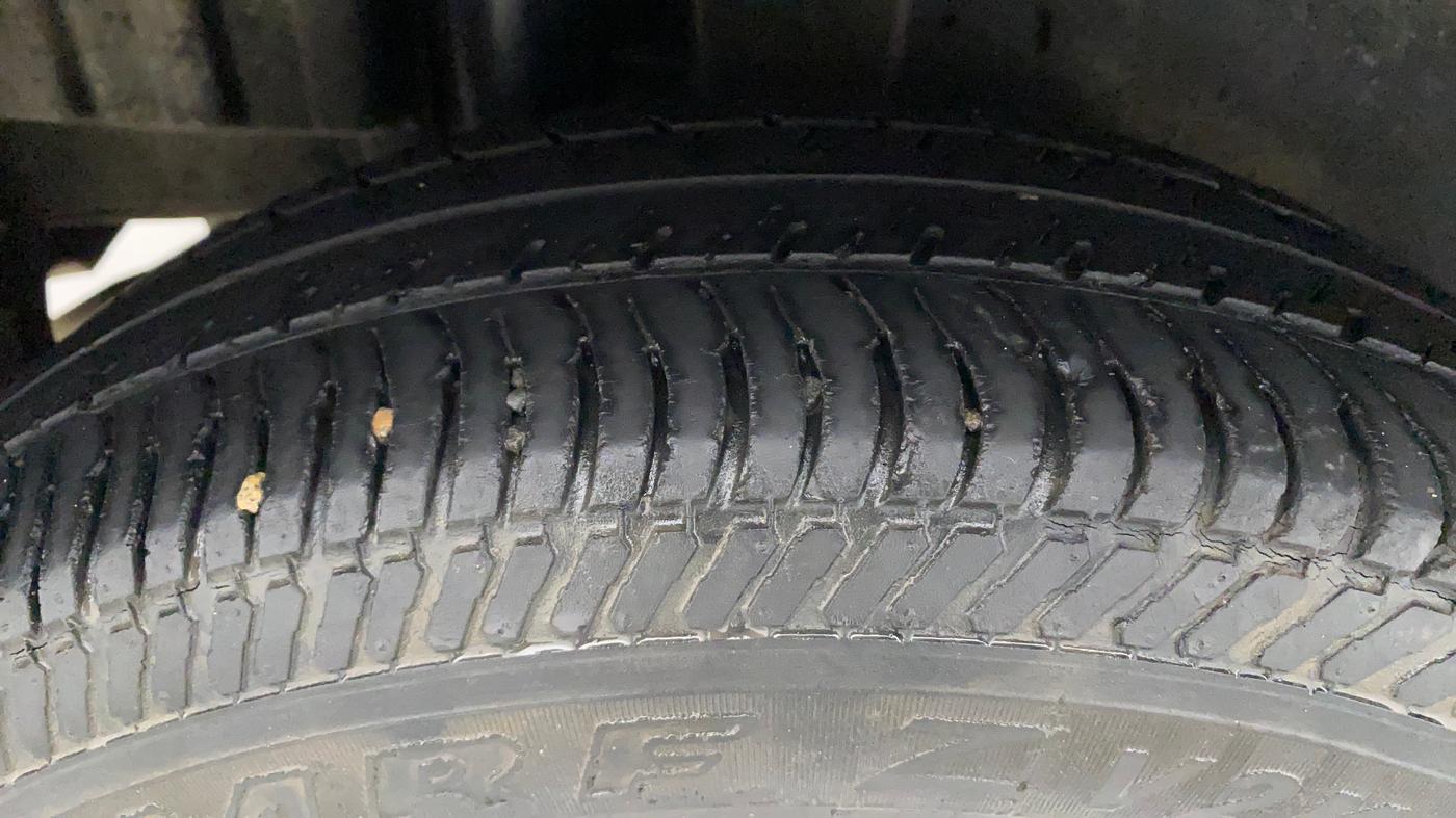 2015 Maruti Swift VXI, Petrol, Manual, 41,732 km, Right Rear Tyre Tread