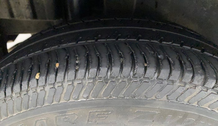 2015 Maruti Swift VXI, Petrol, Manual, 41,732 km, Right Rear Tyre Tread
