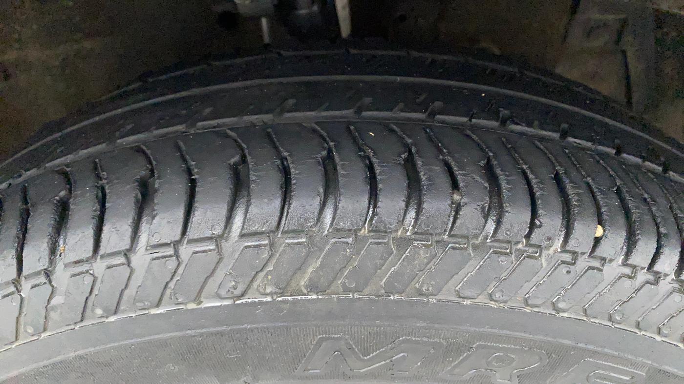 2015 Maruti Swift VXI, Petrol, Manual, 41,732 km, Right Front Tyre Tread