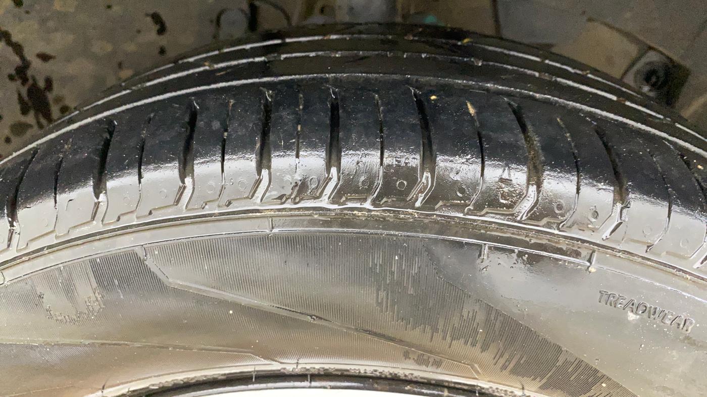 2021 Renault Duster RXS 1.5 PETROL MT, Petrol, Manual, 67,909 km, Right Front Tyre Tread