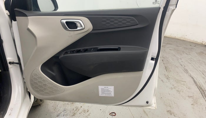 2023 Hyundai AURA SX 1.2 CNG, CNG, Manual, 30,976 km, Driver Side Door Panels Control