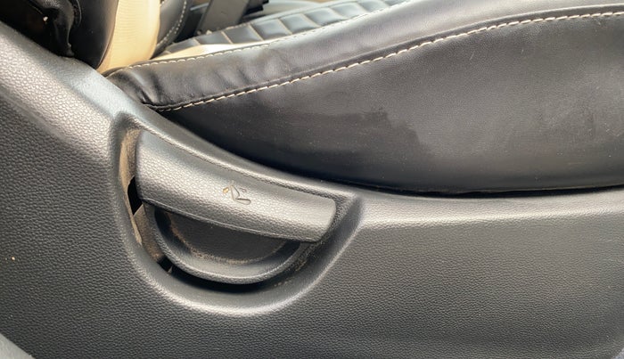 2017 Hyundai Grand i10 MAGNA 1.2 KAPPA VTVT, Petrol, Manual, 80,952 km, Driver Side Adjustment Panel