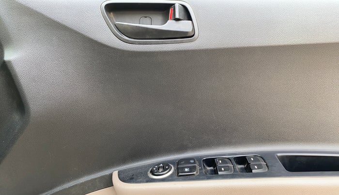 2017 Hyundai Grand i10 MAGNA 1.2 KAPPA VTVT, Petrol, Manual, 80,952 km, Driver Side Door Panels Control