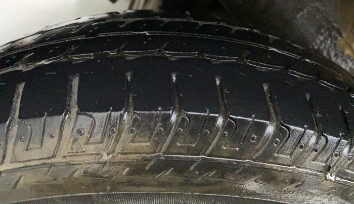 2017 Maruti Wagon R 1.0 LXI CNG, CNG, Manual, 82,703 km, Right Rear Tyre Tread