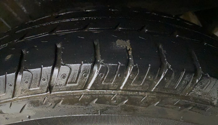 2017 Maruti Wagon R 1.0 LXI CNG, CNG, Manual, 82,703 km, Left Front Tyre Tread