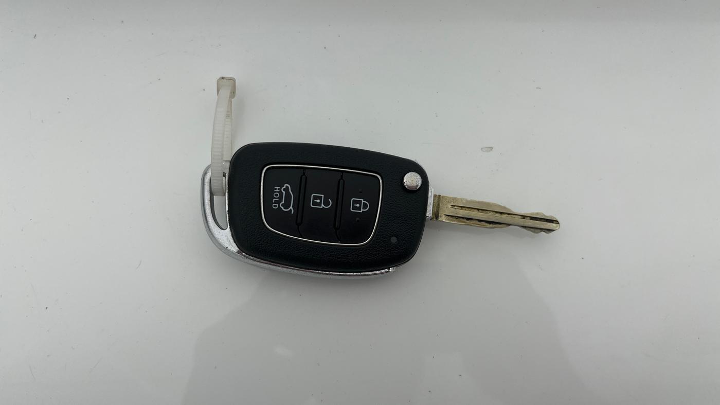 2020 Hyundai VENUE S 1.0 TURBO MT, Petrol, Manual, 65,045 km, Key Close Up