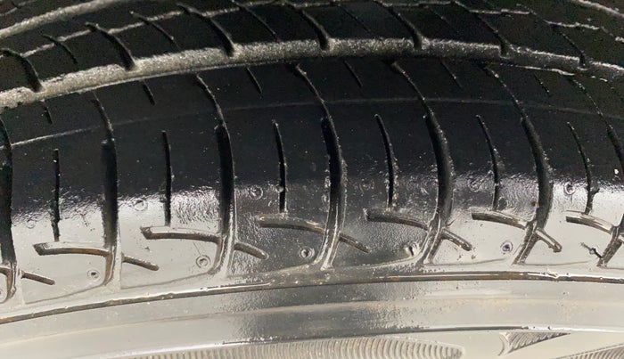 2015 Honda Amaze 1.2L I-VTEC S, Petrol, Manual, 61,235 km, Left Front Tyre Tread