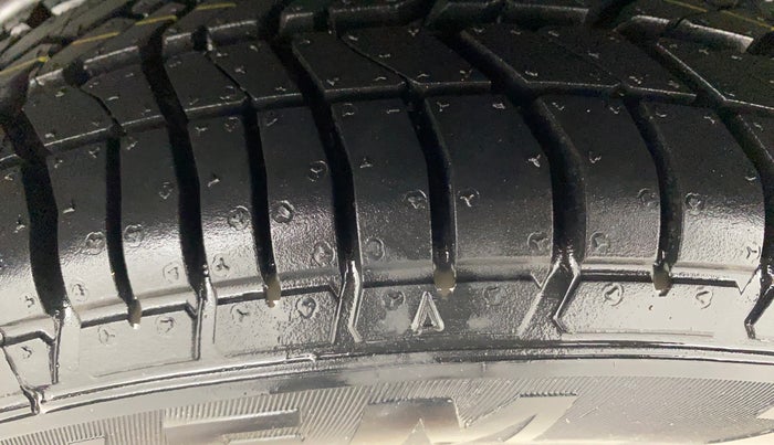 2015 Honda Amaze 1.2L I-VTEC S, Petrol, Manual, 61,235 km, Left Rear Tyre Tread