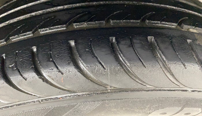 2015 Honda Amaze 1.2L I-VTEC S, Petrol, Manual, 61,235 km, Right Front Tyre Tread