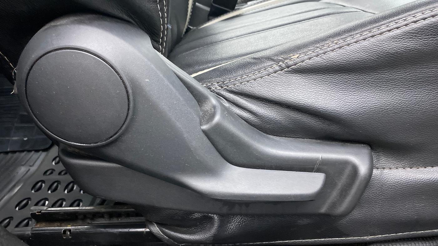 2017 Maruti Baleno DELTA PETROL 1.2, Petrol, Manual, 55,724 km, Driver Side Adjustment Panel