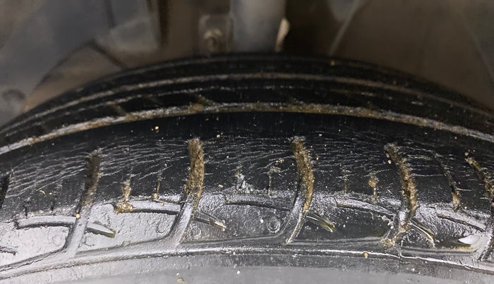 2017 Maruti Baleno DELTA PETROL 1.2, Petrol, Manual, 55,724 km, Left Front Tyre Tread