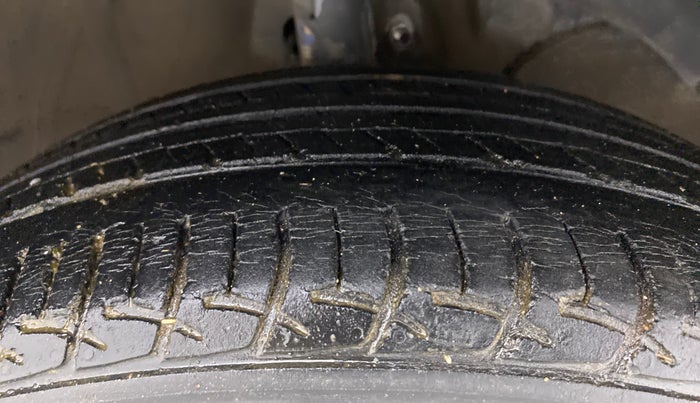 2017 Maruti Baleno DELTA PETROL 1.2, Petrol, Manual, 55,724 km, Right Front Tyre Tread