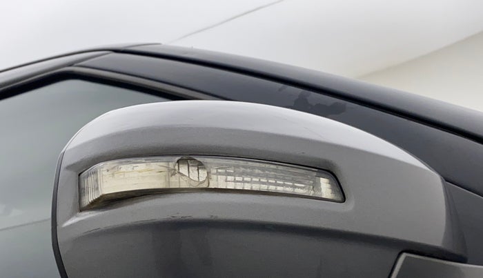 2013 Maruti Swift ZXI, Petrol, Manual, 46,565 km, Right rear-view mirror - Indicator light has minor damage