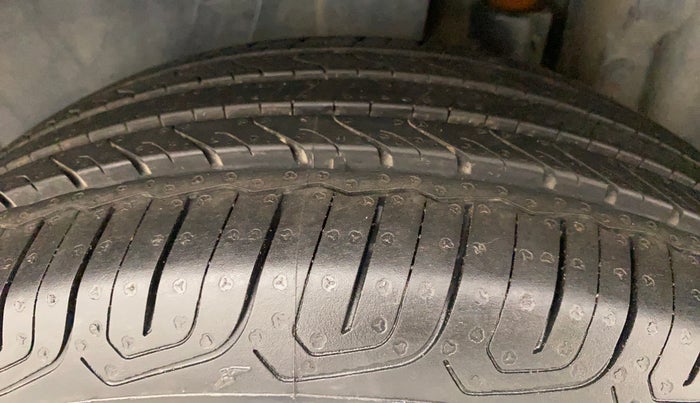 2013 Maruti Swift ZXI, Petrol, Manual, 46,565 km, Left Rear Tyre Tread