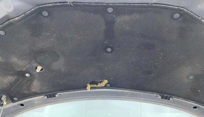 2013 Maruti Swift ZXI, Petrol, Manual, 46,565 km, Bonnet (hood) - Insulation cover has minor damage