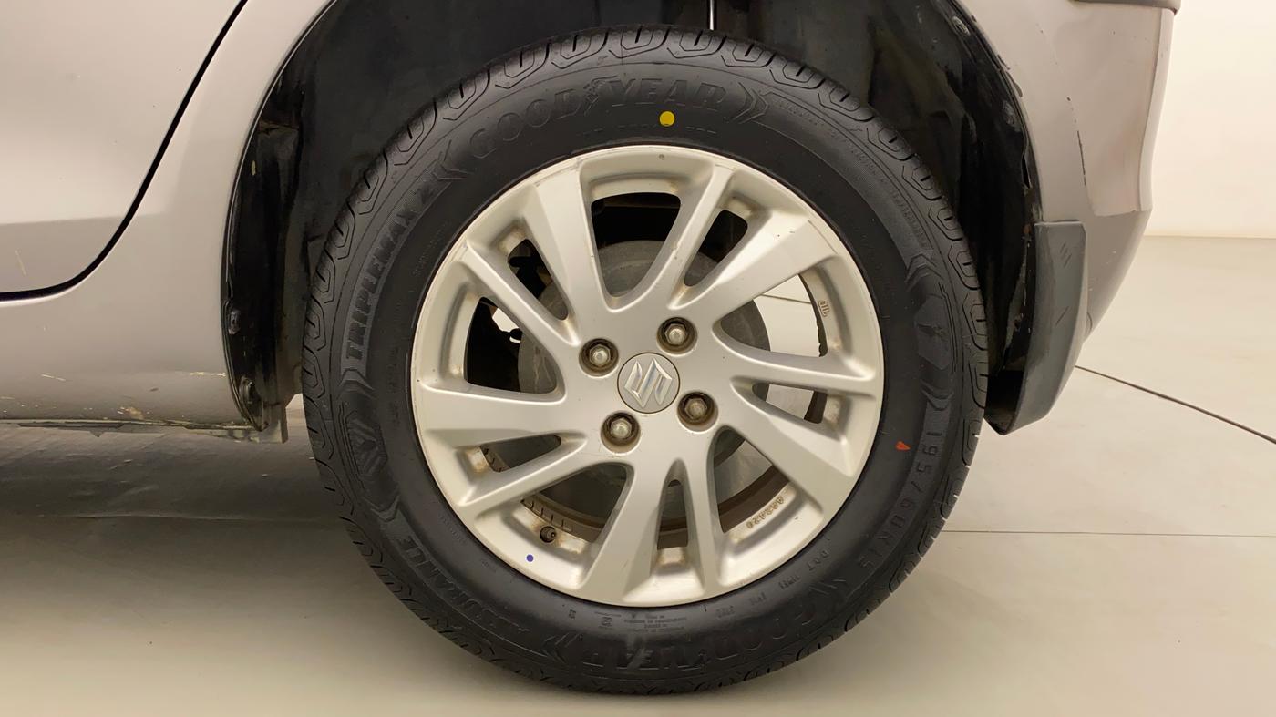 2013 Maruti Swift ZXI, Petrol, Manual, 46,565 km, Left Rear Wheel