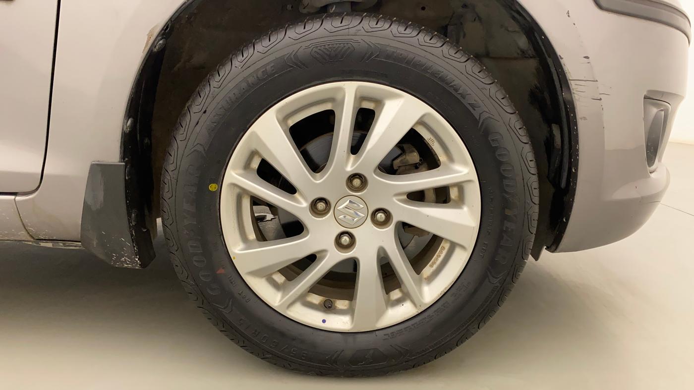 2013 Maruti Swift ZXI, Petrol, Manual, 46,565 km, Right Front Wheel