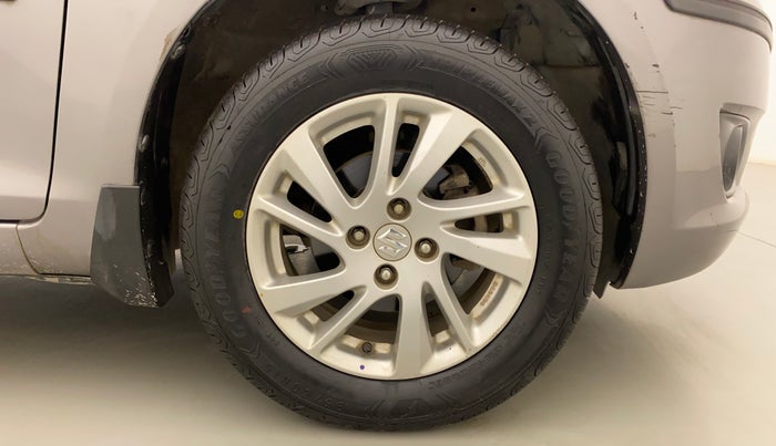 2013 Maruti Swift ZXI, Petrol, Manual, 46,565 km, Right Front Wheel
