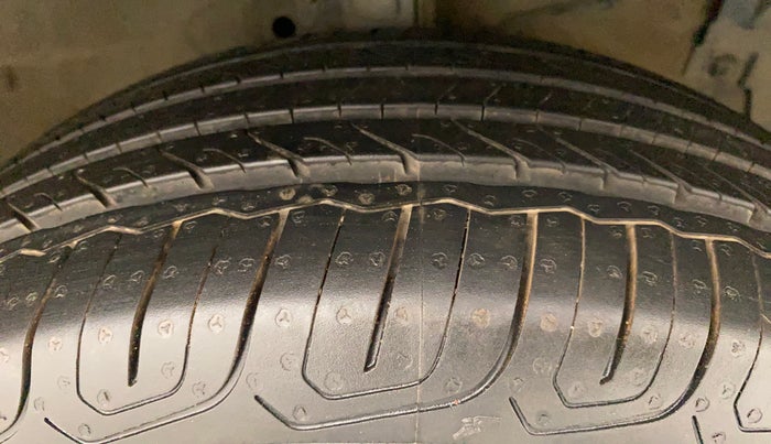 2013 Maruti Swift ZXI, Petrol, Manual, 46,565 km, Right Front Tyre Tread