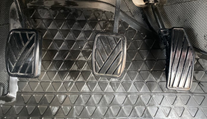 2019 Maruti Swift VXI, Petrol, Manual, 62,837 km, Pedals