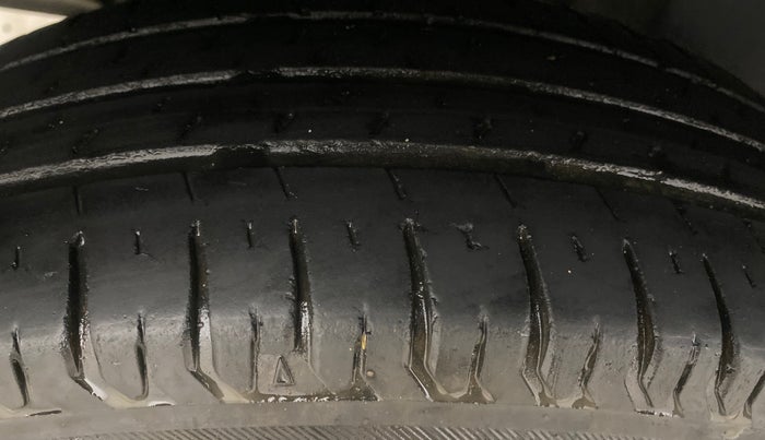 2019 Maruti Swift VXI, Petrol, Manual, 62,837 km, Right Rear Tyre Tread