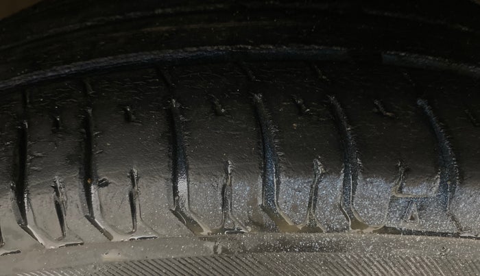 2019 Maruti Swift VXI, Petrol, Manual, 62,837 km, Right Front Tyre Tread