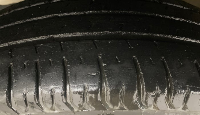 2019 Maruti Swift VXI, Petrol, Manual, 62,837 km, Left Front Tyre Tread