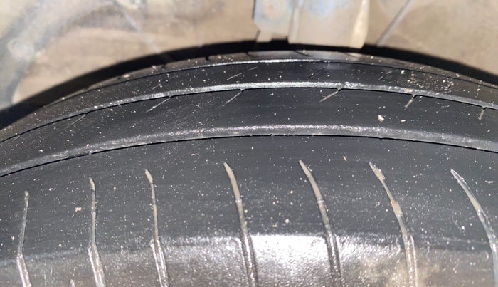 2020 Maruti Swift VXI, Petrol, Manual, 1,08,286 km, Left Front Tyre Tread