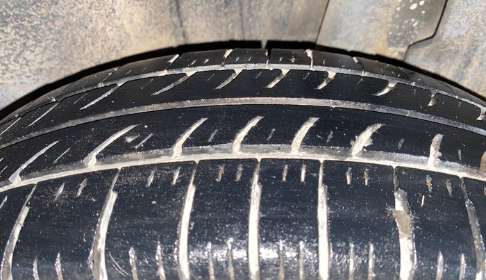 2020 Maruti Swift VXI, Petrol, Manual, 1,08,286 km, Left Rear Tyre Tread