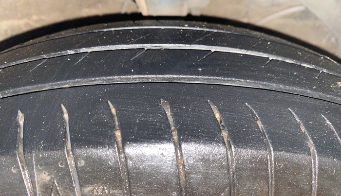 2020 Maruti Swift VXI, Petrol, Manual, 1,08,286 km, Right Front Tyre Tread
