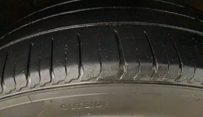 2019 Maruti Baleno DELTA PETROL 1.2, Petrol, Manual, 83,754 km, Right Front Tyre Tread
