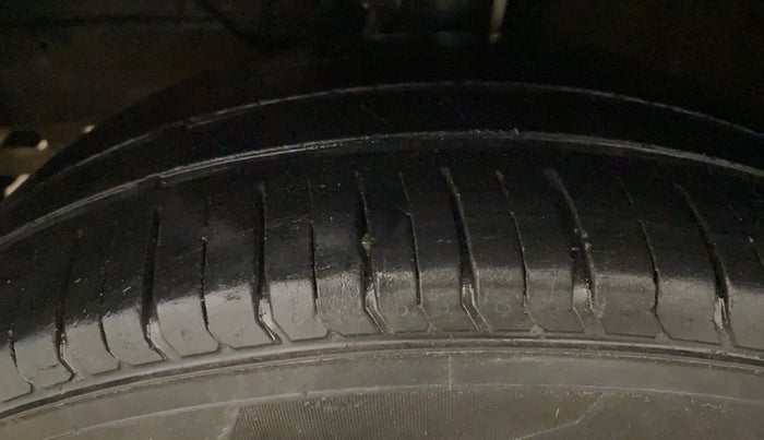 2019 Maruti Baleno DELTA PETROL 1.2, Petrol, Manual, 83,754 km, Left Front Tyre Tread