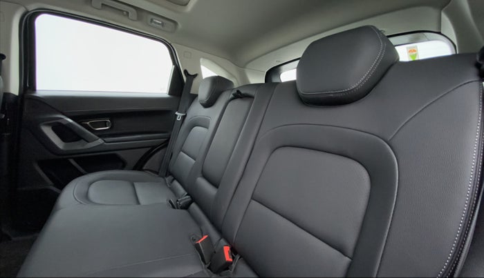 2021 Tata Harrier XZA+ DARK EDITION, Diesel, Automatic, 19,740 km, Right Side Rear Door Cabin