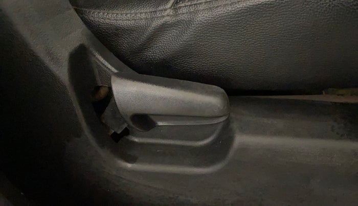 2017 Maruti Wagon R 1.0 LXI, Petrol, Manual, 49,830 km, Driver Side Adjustment Panel