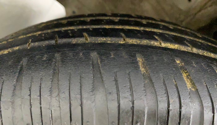 2014 Maruti Wagon R 1.0 VXI, Petrol, Manual, 79,258 km, Left Front Tyre Tread